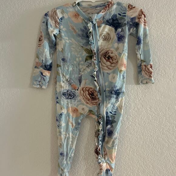 Posh Peanut Blue Floral Baby 6-9 Months Bamboo Zippy with Ruffles - Picture 1 of 6